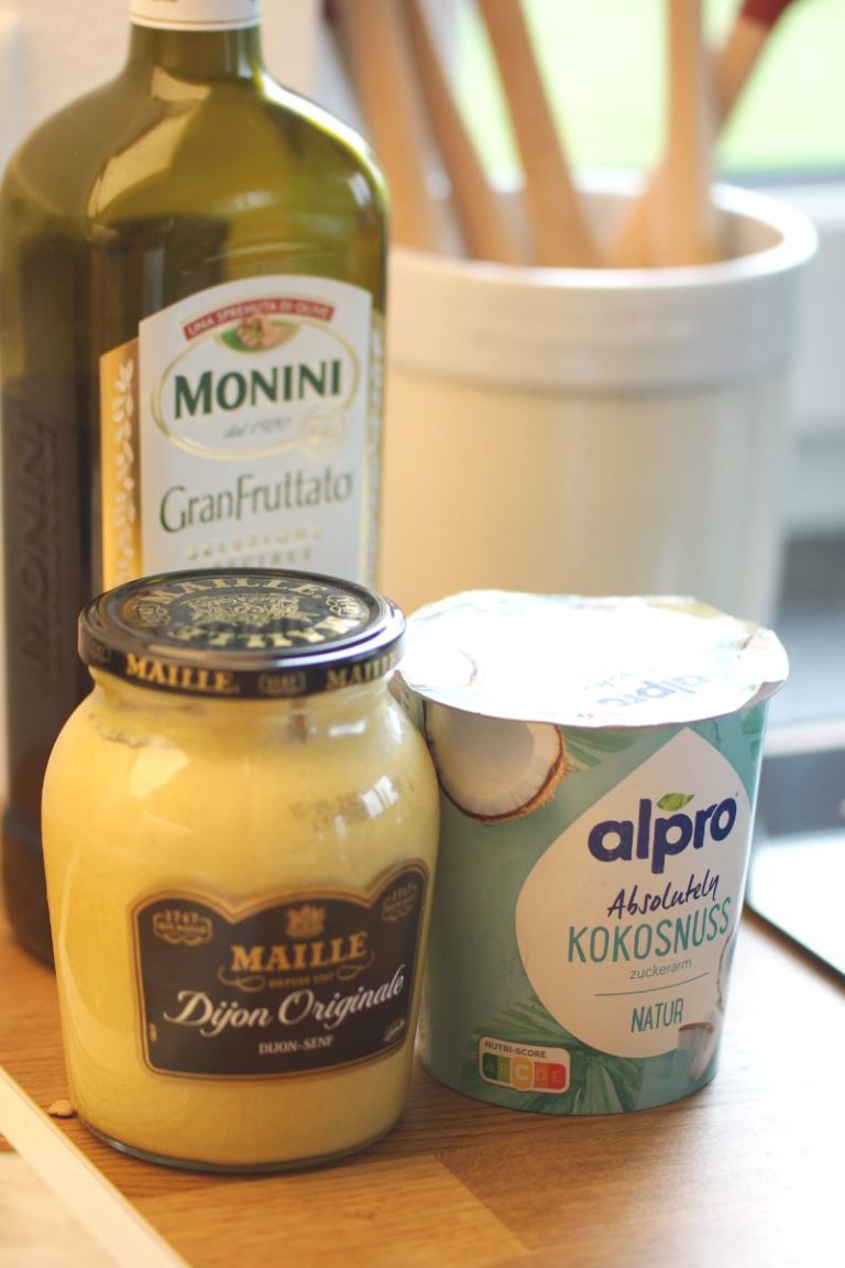 Senf und Joghurt für Cremigkeit und Würze